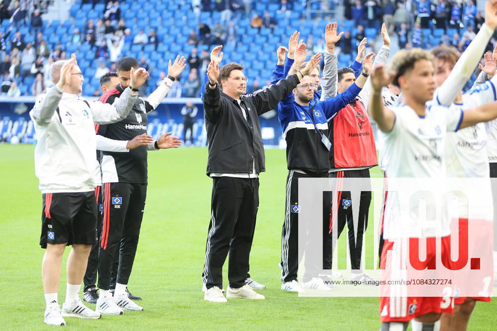 Soccer, Bundesliga 1, TSG 1899 Hoffenheim vs. Hamburger SV; Coach Merlin Polzin of Hamburger SV after the game, after the match, thanks the fans and applauds them. DFL and DFB regulations prohibit any use of photographs as image sequences and or quasi-video. Sinsheim