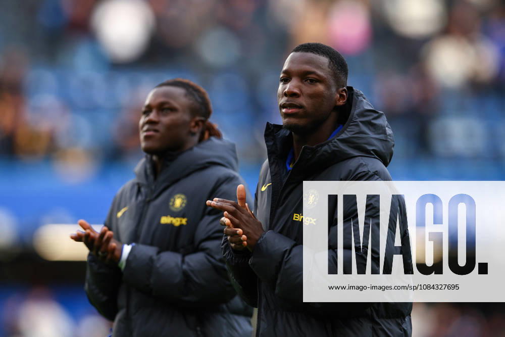 Premier League: Chelsea v AFC Bournemouth LONDON, UK - 10th Oct 2026: Moises Caicedo of Chelsea applauds the fans after the Premier League match between Chelsea FC and AFC Bournemouth at Stamford Bridge London Stamford Bridge England United Kingdom