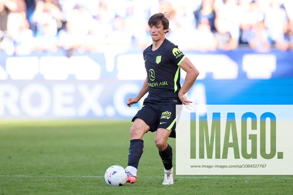 Robin Le Normand of Deportivo Alaves in action during the LaLiga EA Sports match between Deportivo Alaves and Atletico de Madrid at Mendizorrotza on October 10, 2026, in Vitoria, Spain. Deportivo Alaves V Atletico De Madrid - La Liga EA Sports - ZUMAa181 20261010_zaa_a181_050