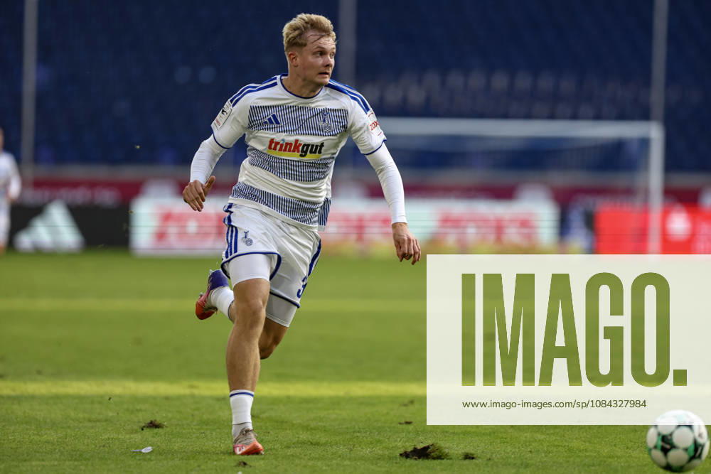 Germany, Soccer, Men s, 3rd Division, 2026–2027 Season, MSV Duisburg vs. TSG Hoffenheim II, Peter Remmert, Duisburg in action with the ball, individual play, Duisburg, Schauinsland, Reisen Arena, North Rhine-Westphalia, Germany