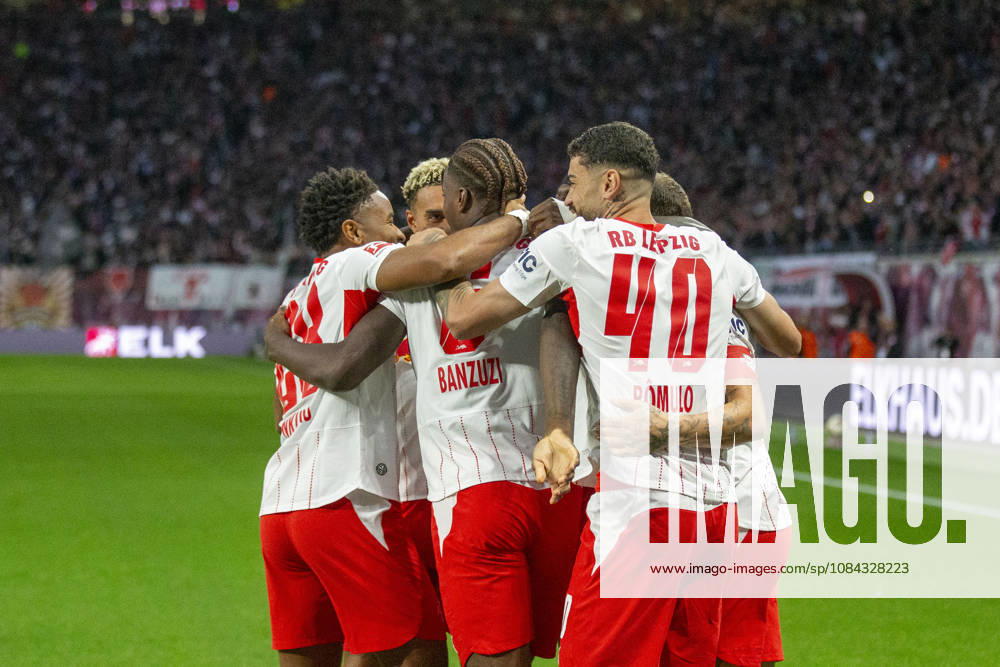 GER, Leipzig, Fussball, Bundesliga, 5. Spieltag, RB Leipzig vs. Eintracht Frankfurt im Bild v.l.: Leipzig Torjubel 10.10.2026, Red-Bull Arena Leipzig DFL DFB REGULATIONS PROHIBIT ANY USE OF PHOTOGRAPHS AS IMAGE SEQUENCES AND OR QUASI-VIDEO, Leipzig Red-Bull Arena Sachsen Germany