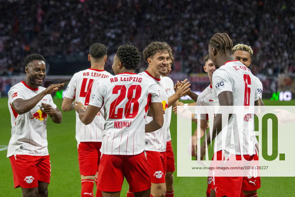 GER, Leipzig, Fussball, Bundesliga, 5. Spieltag, RB Leipzig vs. Eintracht Frankfurt im Bild v.l.: Leipzig Torjubel 10.10.2026, Red-Bull Arena Leipzig DFL DFB REGULATIONS PROHIBIT ANY USE OF PHOTOGRAPHS AS IMAGE SEQUENCES AND OR QUASI-VIDEO, Leipzig Red-Bull Arena Sachsen Germany