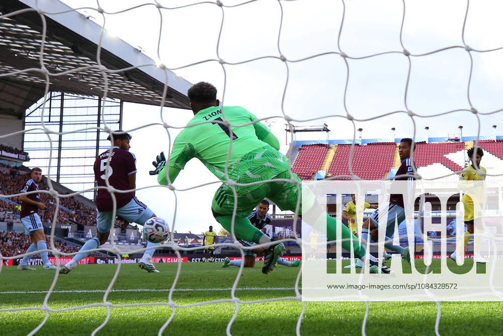 Aston Villa v Brentford, Premier League Yegor Yarmolyuk of Brentford FC opens the scoring during the Aston Villa v Brentford Premier League match at Villa Park, Birmingham, England on 10 October 2026 Credit: Ryan Crockett Every Second Media Editorial use only. All images are copyright Every Second Media Limited. No images may be reproduced without prior permission. All rights reserved. Premier League and Football League images are subject to licensing agreements with Football DataCo Limited. see https: www.football-dataco.com