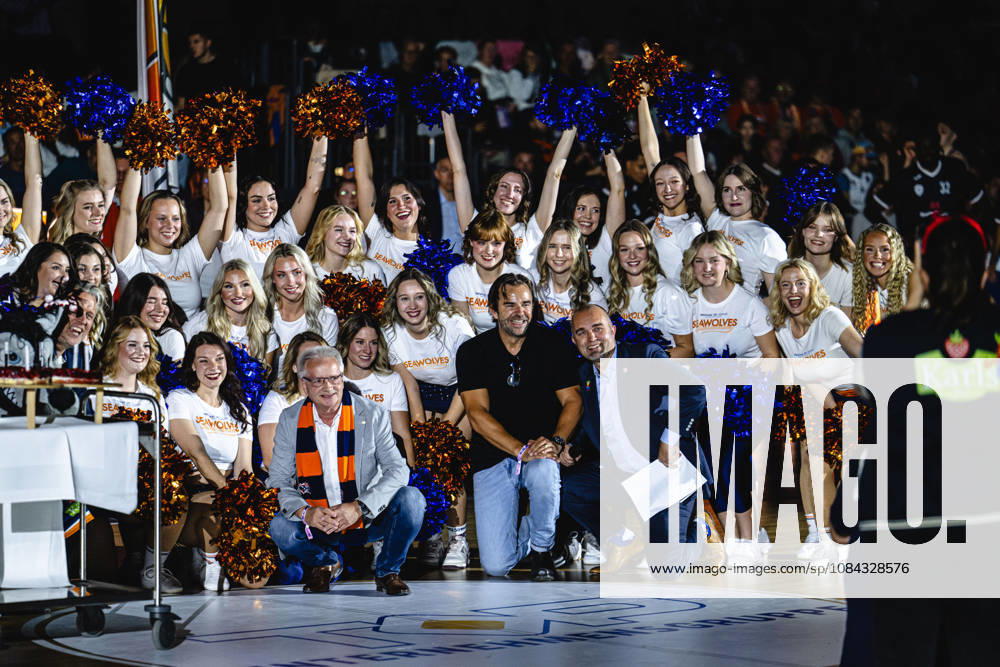 Rostock, Germany, October 10, 2026; easyCredit BBL 2026–2027, Matchday 5: Rostock Seawolves vs. Fitness First Würzburg Baskets. Pictured: The Seawolves Dance Team celebrating its 10th anniversary, with Robert Dahl in the center.