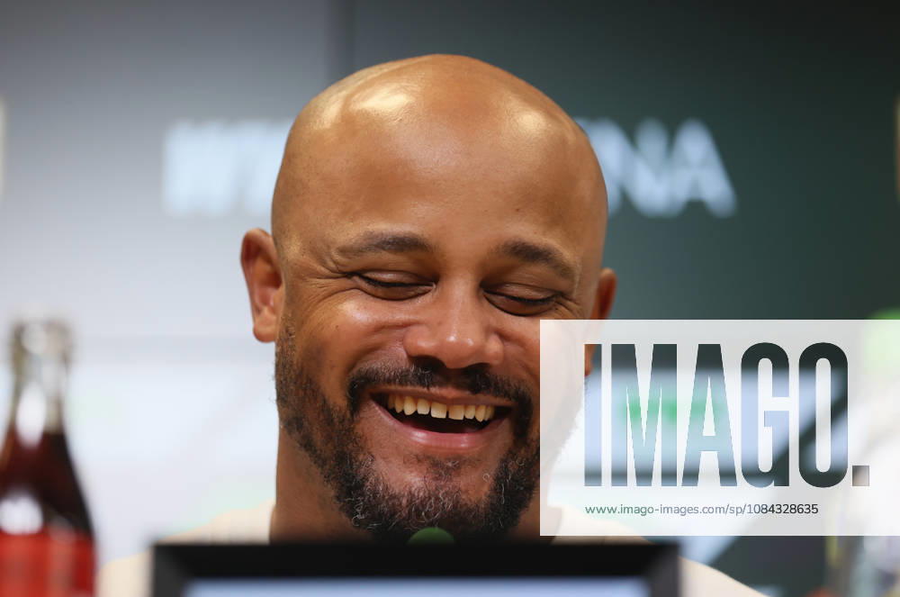 Soccer, Men s, 2026–2027 Season, FC Augsburg vs. FC Bayern Munich, Bundesliga, WWK Arena. Vincent Kompany, FC Bayern Munich coach, at the post-game press conference; headshot, portrait, smiling, laughing. DFL and DFB regulations prohibit any use of photographs as image sequences and or quasi-video.