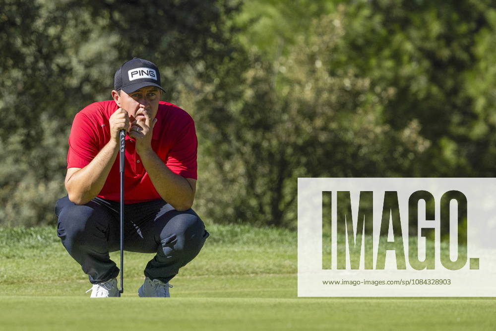 Spanish Open golf tournament - Day 3 Joe Dean of England lines up a putt during the third day of the Spanish Open golf tournament at the Real Club de Campo Villa in Madrid, Spain, 10 October 2026. Madrid Spain