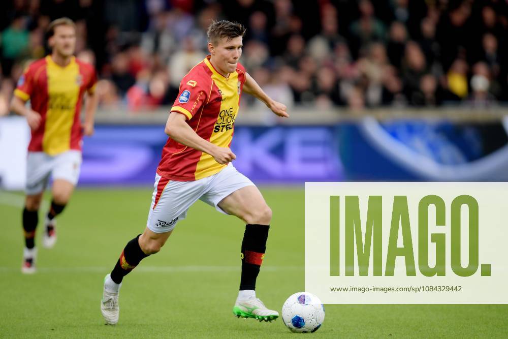DEVENTER - Alfons Sampsted of Go Ahead Eagles during the Eredivisie match between Go Ahead Eagles and Sparta Rotterdam at De Adelaarshorst on October 10, 2026 in Deventer, the Netherlands. DENNIS BRESSER ANP Eredivisie 2026 27 ANPxSportx xMarcelxterxBalsxIVx 572038980 originalFilename: 572038980