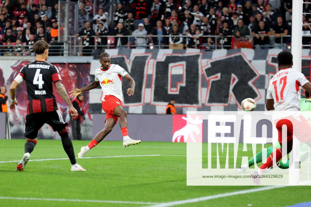 Soccer, Bundesliga 1, RB Leipzig vs. Eintracht Frankfurt: Ezechiel Banzuzi (RB Leipzig) scores the goal, 1–0. DFL and DFB regulations prohibit any use of photographs as image sequences and or quasi-video. Leipzig