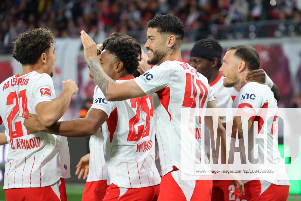Soccer, Bundesliga 1, RB Leipzig vs. Eintracht Frankfurt: Goal celebration after Ezechiel Banzuzi scored the 1–0 goal for RB Leipzig. DFL and DFB regulations prohibit any use of photographs as image sequences and or quasi-video. Leipzig