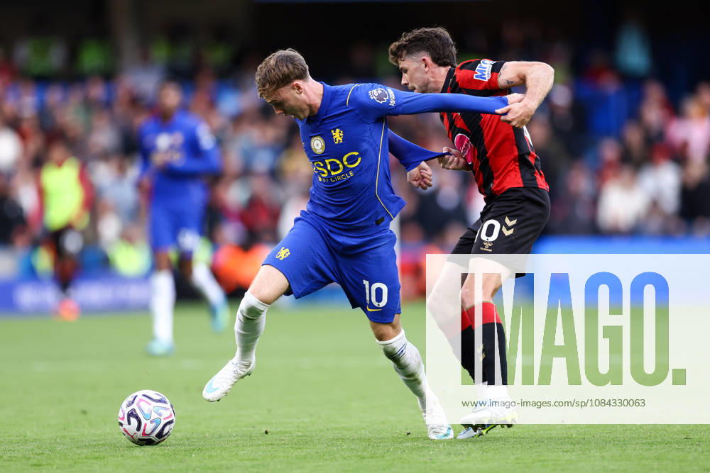 Chelsea gegen Bournemouth, 10. Oktober 2026, London, Premier League, Fußball: Chelsea gegen Bournemouth – Cole Palmer von Chelsea und Ryan Christie von Bournemouth. Foto: Jacques Feeney, Offside, London, Großbritannien