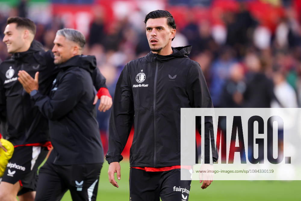 2026-10-10 Feyenoord v AZ Alkmaar - Dutch Eredivisie ROTTERDAM, NETHERLANDS - OCTOBER 10: Warming up of Javi Lopez of Feyenoord during the Dutch Eredivisie match between Feyenoord and AZ Alkmaar at Stadion Feijenoord on October 10, 2026 in Rotterdam, Netherlands. Rotterdam Stadion Feijenoord Netherlands Content not available for redistribution in The Netherlands directly or indirectly through any third parties.