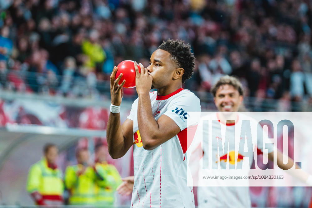 Christopher Nkunku (RB Leipzig, 28) goal celebration RB Leipzig vs Eintracht Frankfurt, Bundesliga, Germany, Football, 26 27, GER, Leipzig, Red Bull Arena Stadium DFL regulations prohibit any use of photographs as image sequences and or quasi-video.DFL regulations prohibit any use of photographs as image sequences and or quasi-video. Leipzig Red Bull Arena, Leipzig Sachsen GER