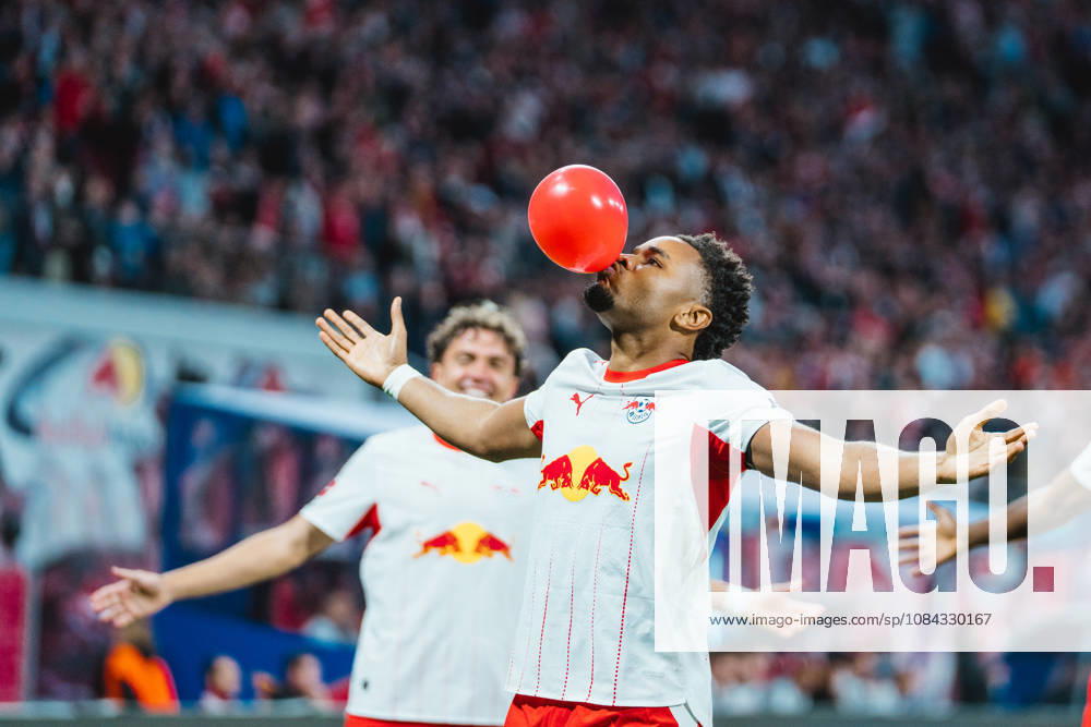 Christopher Nkunku (RB Leipzig, 28) goal celebration RB Leipzig vs Eintracht Frankfurt, Bundesliga, Germany, Football, 26 27, GER, Leipzig, Red Bull Arena Stadium DFL regulations prohibit any use of photographs as image sequences and or quasi-video.DFL regulations prohibit any use of photographs as image sequences and or quasi-video. Leipzig Red Bull Arena, Leipzig Sachsen GER
