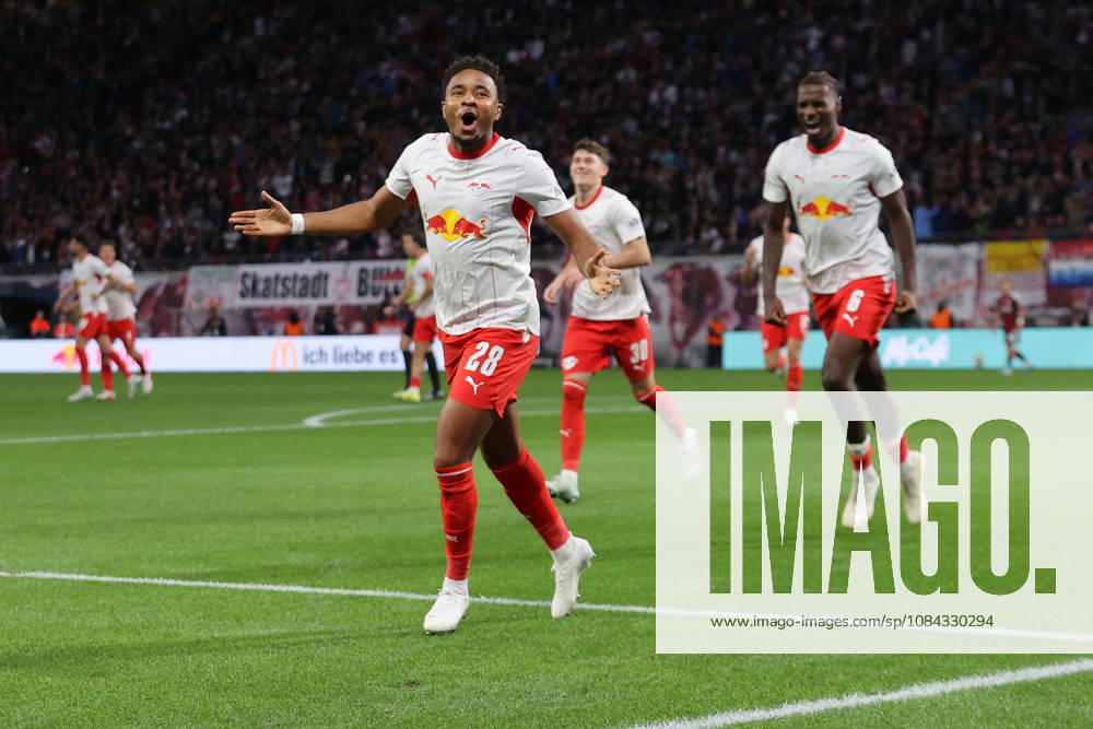 Soccer, Bundesliga 1, RB Leipzig vs. Eintracht Frankfurt: Goal celebration after Christopher Nkunku s 2-0 goal for RB Leipzig. DFL and DFB regulations prohibit any use of photographs as image sequences and or quasi-video. Leipzig