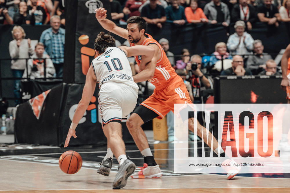 EasyCredit Basketball Bundesliga, Matchday 5, Niners Chemnitz vs. Bayern Munich, October 10, 2026, starting at 4:00 p.m., Chemnitz, Chemnitz Arena. Pictured: No. 10 Justinian Jessup, 21 Mateo Seric easyCredit Basketball Bundesliga, Matchday 5, Niners Chemnitz vs. Bayern Munich, Chemnitz, Saxony, Germany
