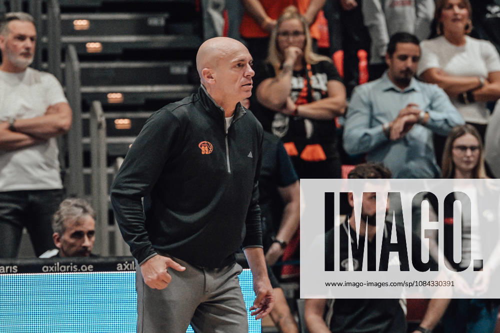 EasyCredit Basketball Bundesliga, Matchday 5, Niners Chemnitz vs. Bayern Munich, October 10, 2026, starting at 4:00 p.m., Chemnitz, Chemnitz Arena. Pictured: Head Coach Rodrigo Pastore. easyCredit Basketball Bundesliga, Matchday 5, Niners Chemnitz vs. Bayern Munich, Chemnitz, Saxony, Germany