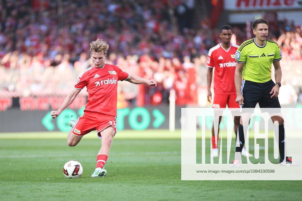 Berlin, Germany, October 10, 2026, Alte Försterei Stadium, Matchday 5, 2026–27 Season, 1 Bundesliga: Union Berlin vs. SV Elversberg; András Schäfer 13; Union Berlin misses the ball; Felix Uduokhai 2; Union Berlin and referee Tobias Reichel