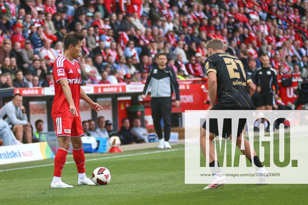 Berlin, Germany, October 10, 2026, Alte Försterei Stadium, Matchday 5, 2026–27 Season, Bundesliga 1: Union Berlin vs. SV Elversberg, Woo Yeong Jeong (11), Union Berlin in a duel with Lasse Günther (21), SV Elversberg