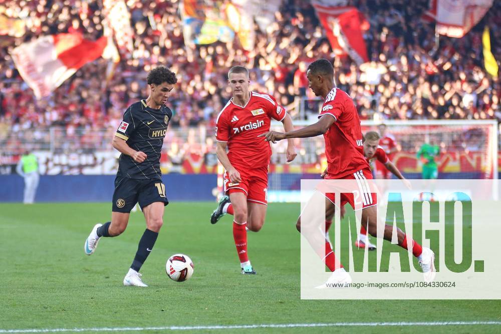 Berlin, Germany, October 10, 2026, Alte Försterei Stadium, Matchday 5, 2026–27 Season, 1 Bundesliga: Union Berlin vs. SV Elversberg Noah Darvich 10, SV Elversberg dribbles while being pursued by Tom Rothe 15, Union Berlin passes to Felix Uduokhai 2, Union Berlin to