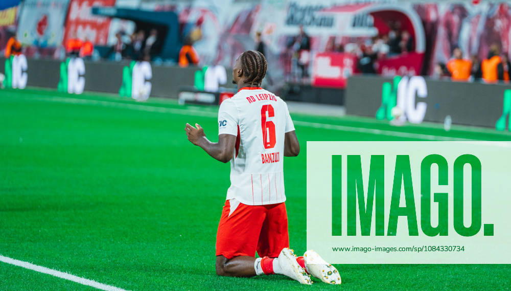 Ezechiel Banzuzi (RB Leipzig, 6) goal celebration RB Leipzig vs Eintracht Frankfurt, Bundesliga, Germany, Football, 26 27, GER, Leipzig, Red Bull Arena Stadium DFL regulations prohibit any use of photographs as image sequences and or quasi-video.DFL regulations prohibit any use of photographs as image sequences and or quasi-video. Leipzig Red Bull Arena, Leipzig Sachsen GER