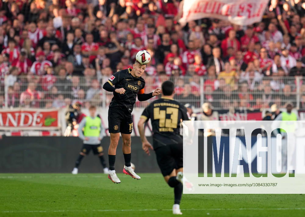 Lukas Finn Pinckert, SV Elversberg, 19, heads the ball (GER), 1. FC Union Berlin vs. SV Elversberg, Bundesliga 1, Matchday 5, 2026–27 season, Stadion An der Alten Försterei, Berlin, October 10, 2026. DFL regulations prohibit any use of photographs as image sequences and or quasi-video. 1. FC Union Berlin vs. SV Elversberg, 1st Bundesliga, Matchday 5, 2026–27 season, October 10, 2026, Berlin