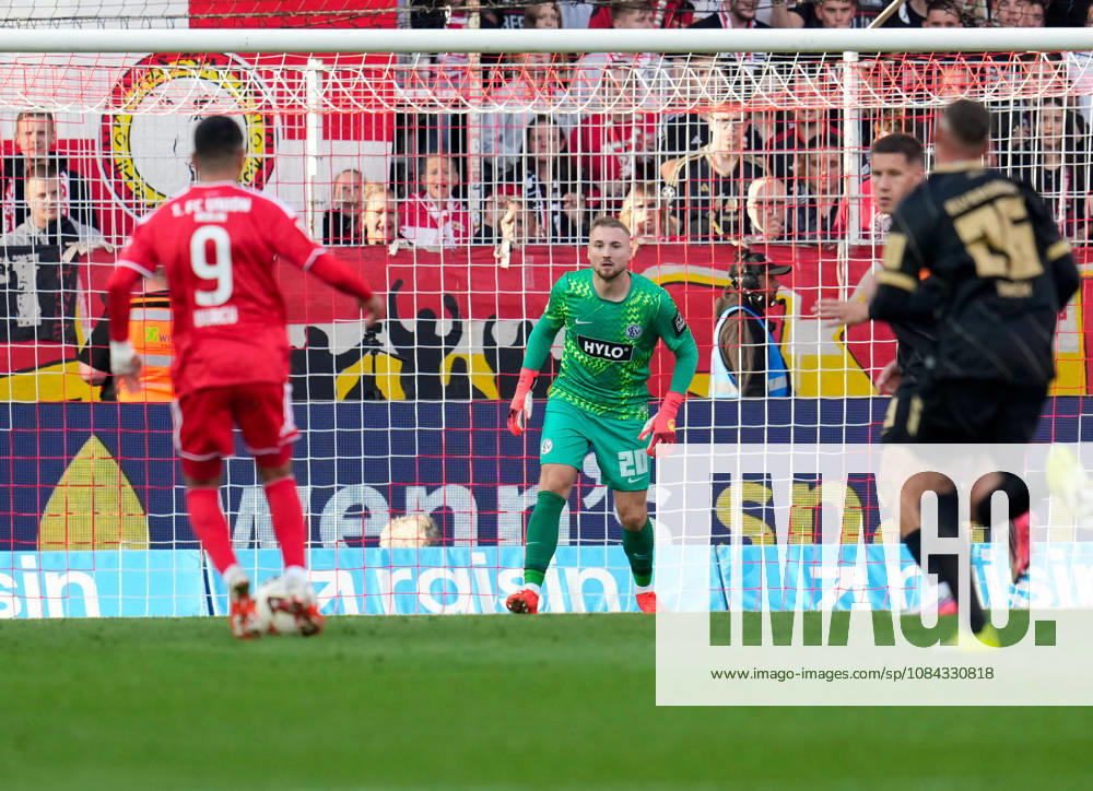 Nicolas Kristof (SV Elversberg, 20) blocks a shot by Livan Burcu (1. FC Union Berlin, 9) GER, 1. FC Union Berlin vs. SV Elversberg, Bundesliga 1, Matchday 5, 2026–27 season, Stadion An der Alten Foersterei, Berlin, October 10, 2026. DFL regulations prohibit any use of photographs as image sequences and or quasi-video. 1. FC Union Berlin vs. SV Elversberg, 1 Bundesliga, Matchday 5, 2026–27 Season, October 10, 2026, Berlin