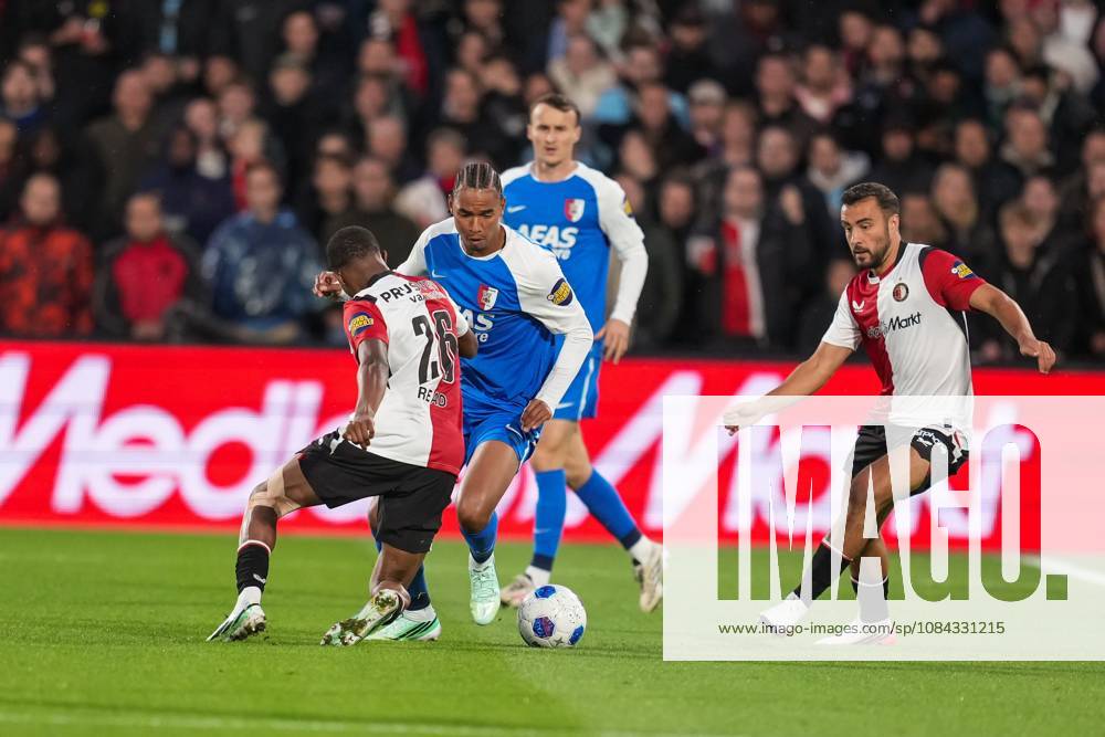 , Stadion Feijenoord (De Kuip) , season 2026 2027 , Dutch Eredivisie football , match between Feyenoord and AZ , Picture shows AZ player Calvin Stengs and Feyenoord player Givairo Read Feyenoord - AZ x208116400x