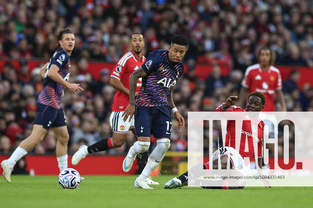 Manchester United, ManU v Tottenham Hotspur, Premier League Kobbie Mainoo (37) of Manchester United challenges Savio (17) of Tottenham Hotspur during the Premier League match between Manchester United and Tottenham Hotspur at Old Trafford, Manchester, UK on 10 October 2026. Manchester Old Trafford Greater Manchester UK Editorial use only DataCo restrictions apply See www.football-dataco.com ,