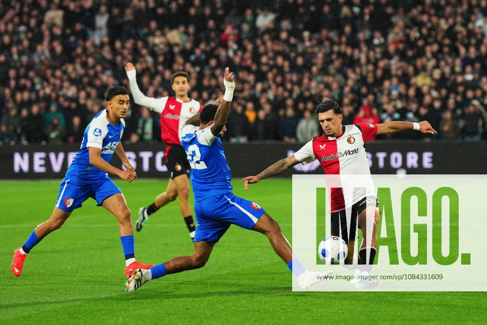 Eredivisie: Feyenoord Rotterdam v AZ Alkmaar Rotterdam - Javier Lopez Carballo during the eight competition round of the 2026 2027 Eredivisie season. The match is set between Feyenoord Rotterdam and AZ Alkmaar at Stadion Feijenoord on 10 October 2026 in Rotterdam, Netherlands.
