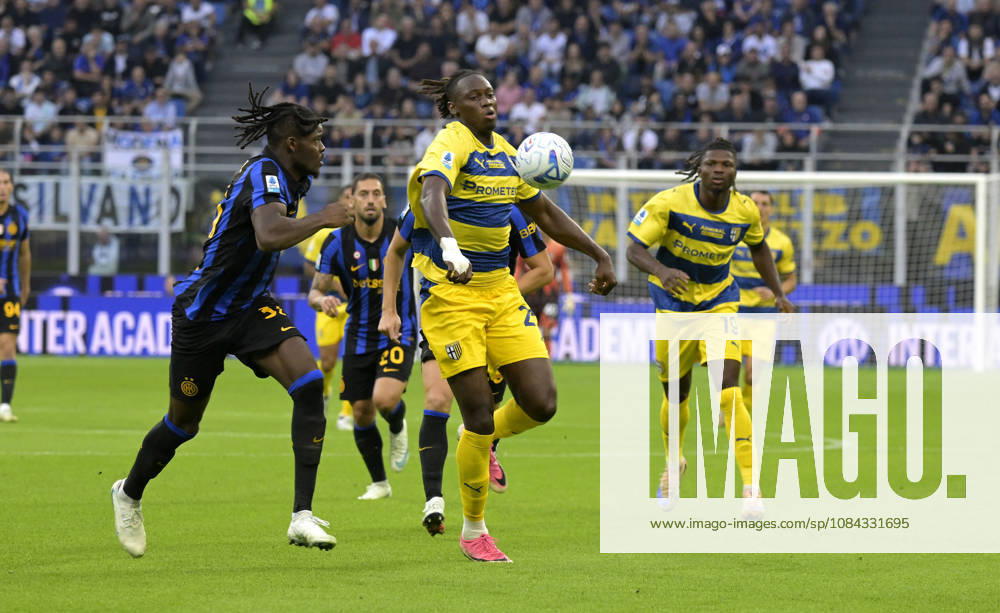 Foto IPP Paolo Bona Milano 10 10 2026 Campionato Seria A di Calcio stagione 2026 2027 partita Inter-Parma Nella foto Nesta Elphege e Yann Bisseck Italy Photo Press Worldwide Copyright italy Italy ITALY