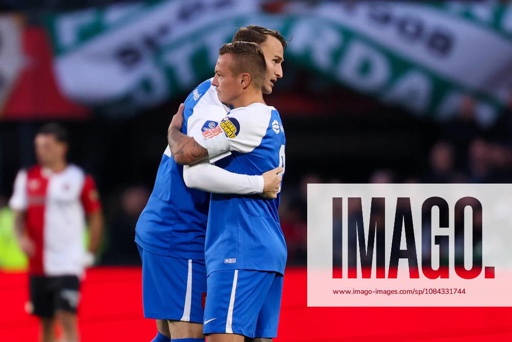2026-10-10 Feyenoord v AZ Alkmaar - Dutch Eredivisie ROTTERDAM, NETHERLANDS - OCTOBER 10: A hug before the match of Peer Koopmeiners of AZ Alkmaar, Jordy Clasie of AZ Alkmaar during the Dutch Eredivisie match between Feyenoord and AZ Alkmaar at Stadion Feijenoord on October 10, 2026 in Rotterdam, Netherlands. Rotterdam Stadion Feijenoord Netherlands Content not available for redistribution in The Netherlands directly or indirectly through any third parties.