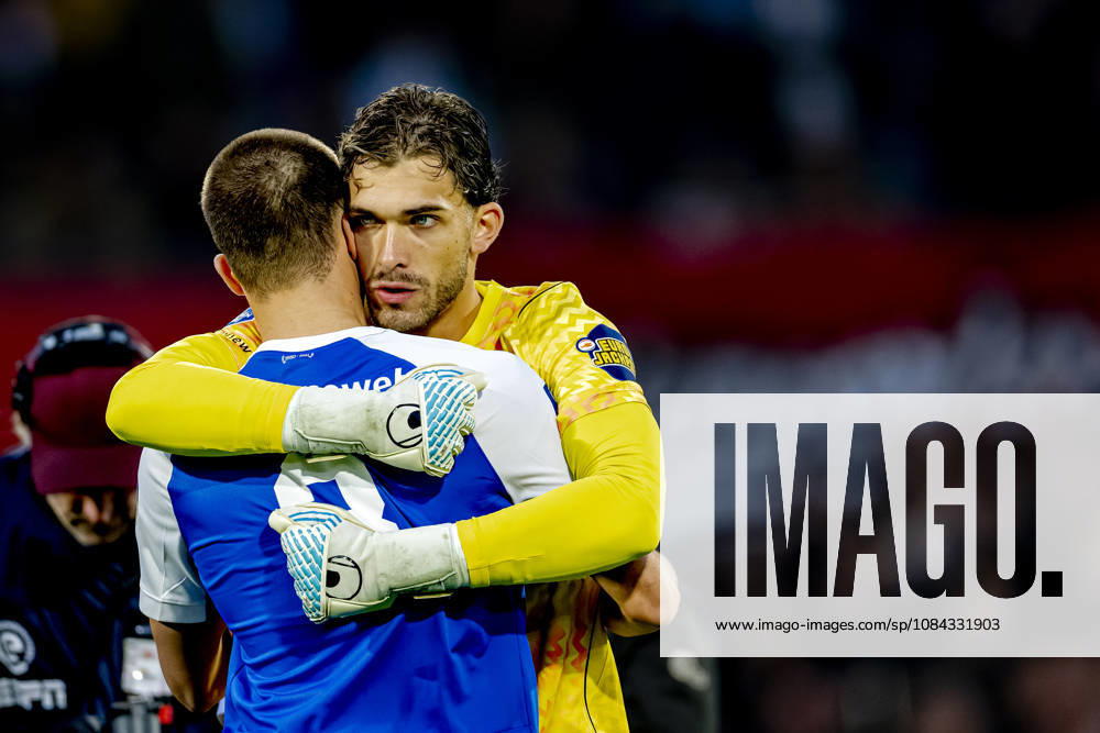 ROTTERDAM AZ Alkmaar goalkeeper Jari De Busser during the Vriendenloterij Eredivisie match between Feyenoord and AZ at De Kuip on October 10, 2026, in Rotterdam, Netherlands. Photo by DeFodi Images