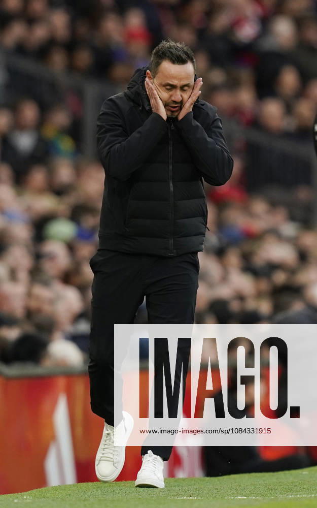 Manchester, England, 10th October 2026. Roberto De Zerbi coach of Tottenham reacts during the Manchester United, ManU vs Tottenham Hotspur Premier League match at Old Trafford, Manchester. Picture credit should read: Andrew Yates Sportimage . SPI_029_AY_MANUTD_SPURS SPI-5058-0029