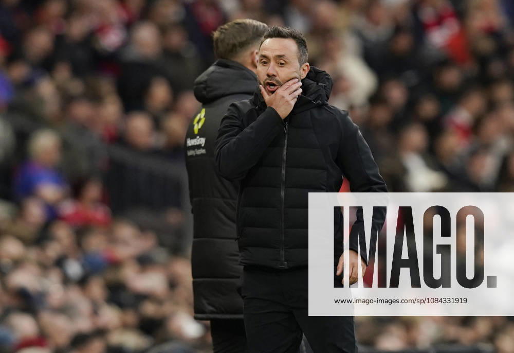 Manchester, England, 10th October 2026. Roberto De Zerbi coach of Tottenham reacts during the Manchester United, ManU vs Tottenham Hotspur Premier League match at Old Trafford, Manchester. Picture credit should read: Andrew Yates Sportimage . SPI_030_AY_MANUTD_SPURS SPI-5058-0030