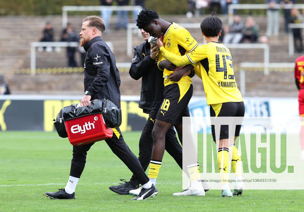 2026–27 season, Regionalliga West, Matchday 12 at Rote Erde Stadium in Dortmund, BVB Borussia Dortmund II vs. SG Wattenscheid 09, injury-related substitution of Mussa Kaba (BVB II) with Dr. Dirk Tintrup (BVB) and Takata Yamamoto (BVB II), from left to right