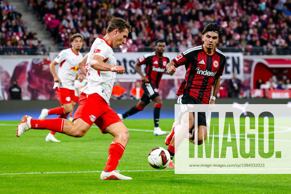 Willi Orban (RB Leipzig), No. 04 on the ball, tackle, duel, battle; Can Uzun (Eintracht Frankfurt), No. 42, GER, RB Leipzig vs. Eintracht Frankfurt, soccer, Men s Bundesliga 1, Matchday 5, 2026–2027 season, October 10, 2026 DFL regulations prohibit any use of photographs as image sequences and or quasi-video GER, RB Leipzig vs. Eintracht Frankfurt, Soccer, 1st Bundesliga Men, Matchday 5, 2026–2027 Season, October 10, 2026 Leipzig