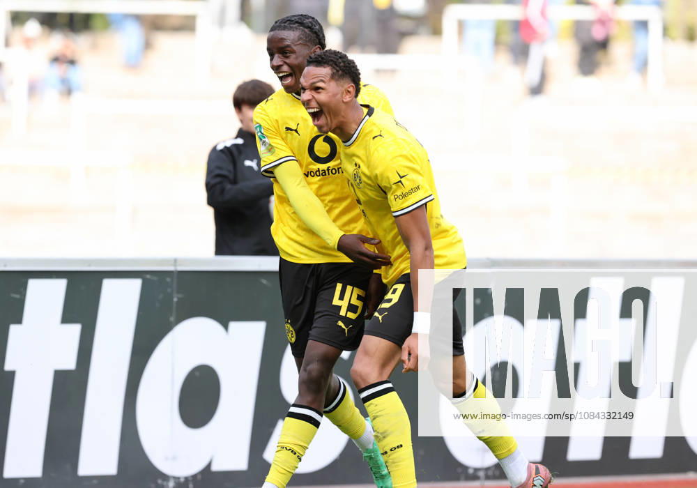 2026–27 season, Regionalliga West, Matchday 12 at Rote Erde Stadium in Dortmund, BVB Borussia Dortmund II vs. SG Wattenscheid 09, Dortmund fans celebrating the 3–2 goal by Daniel Gabriel Nsumbu (BVB II) with Kevin Mutove (BVB II), from left to right