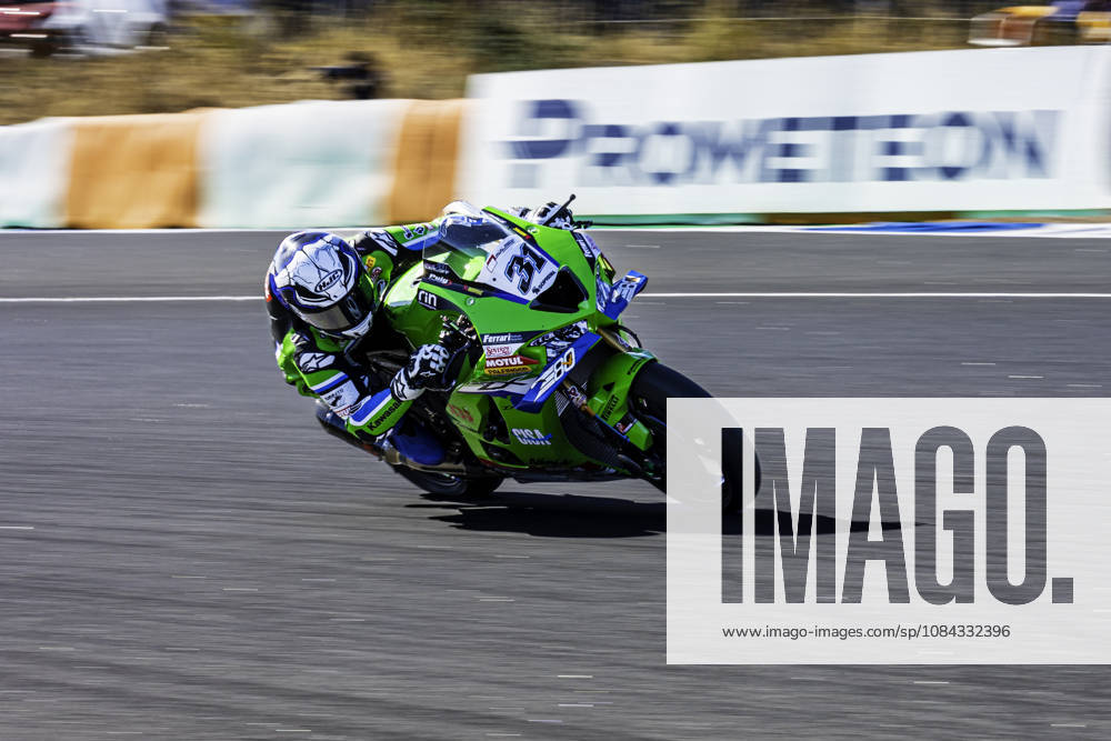 Garrett Gerloff of Kawasaki WorldSBK Team in action during the Race 1 of the FIM Superbike World Championship, WM, Weltmeisterschaft at Circuito Estoril on October 10, 2026 in Cascais, Portugal. Motorsports 2026: WorldSBK - Tissot Estoril Round - ZUMAr200 20261010_zsp_r200_053