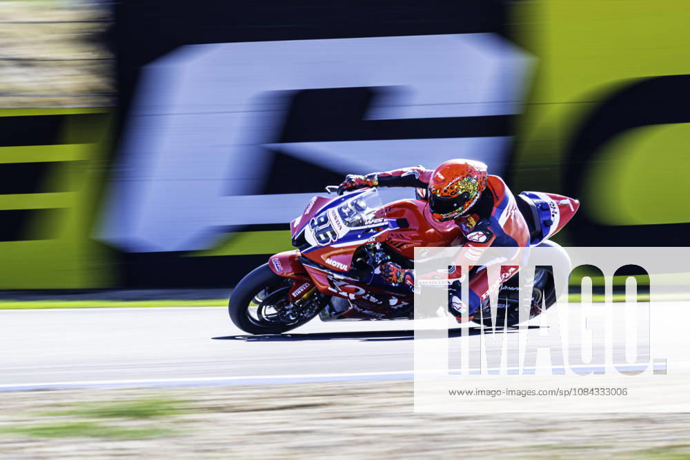 Jake Dixon of Honda HRC in action during the Race 1 of the FIM Superbike World Championship, WM, Weltmeisterschaft at Circuito Estoril on October 10, 2026 in Cascais, Portugal. Motorsports 2026: WorldSBK - Tissot Estoril Round - ZUMAr200 20261010_zsp_r200_098