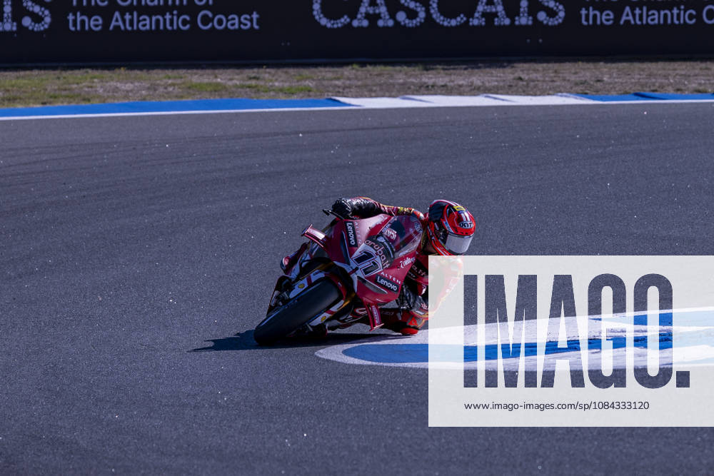 ESTORIL, PORTUGAL - OCTOBER 10: Nicolo Bulega of Italy and Aruba.it Racing - Ducati competes during Race 1 during day two of the World Superbikes Estoril Round at Circuito Estoril on October 10, 2026 in Estoril, Portugal. Cascais Portugal - ZUMAl192 20261010_zsp_l192_104
