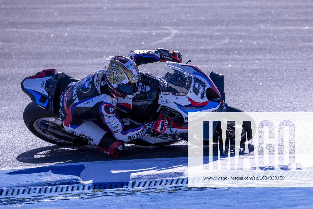 ESTORIL, PORTUGAL - OCTOBER 10: Danilo Petricci of Italy and Rokit BMW Motored WorldSBK Team competes during Race 1 during day two of the World Superbikes Estoril Round at Circuito Estoril on October 10, 2026 in Estoril, Portugal. Cascais Portugal - ZUMAl192 20261010_zsp_l192_109