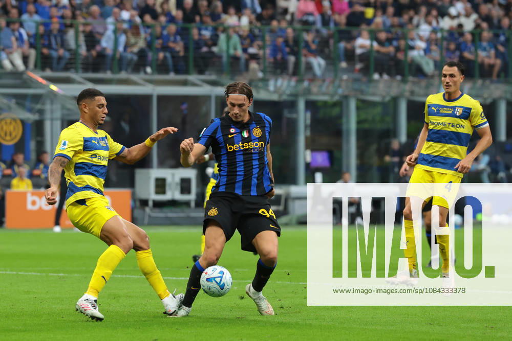 FC Internazionale v Parma Calcio 1913 - Serie A - Season 2026-2027 Milan, Italy, 10th October 2026. Diego Carlos of Parma Calcio stands on the ankle of Francesco Pio Esposito of FC Internazionale conceeding a penalty in the process during the FC Internazionale vs Parma Calcio 1913 Serie A match at Giuseppe Meazza, Milan. Picture credit should read: Jonathan Moscrop Milan Stadio Giuseppe Meazza Italy