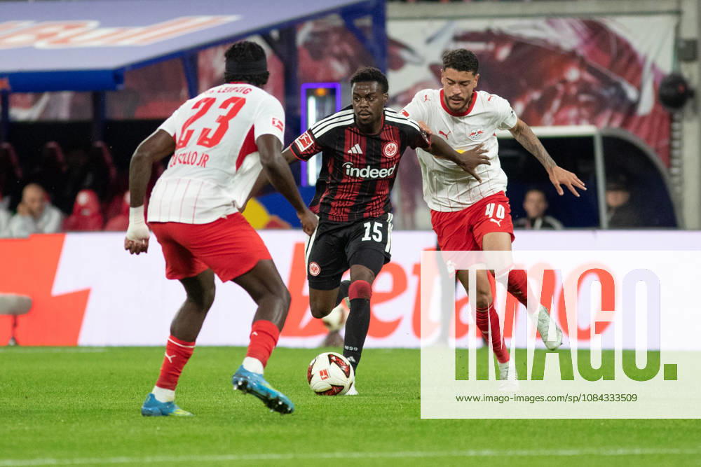 1 German Bundesliga RB Leipzig vs. Eintracht Frankfurt October 10, 2026 Noel Aseko 15, Eintracht Frankfurt, marked by Romulo Cardoso da Cruz 40, RB Leipzig LEIPZIG, GERMANY OCTOBER 10 Bundesliga match between RB Leipzig and Eintracht Frankfurt at the Red Bull Arena on Matchday 5 of the 1. Bundesliga on October 10, 2026 in Leipzig, Germany. DFL regulations prohibit any use of photographs as image sequences and or quasi-video.