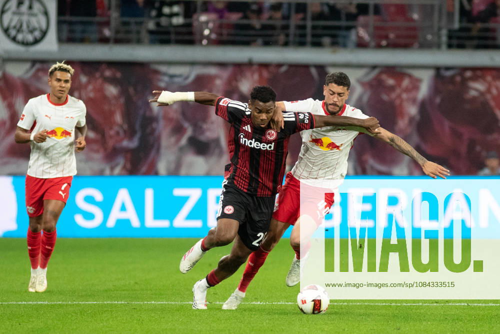 1 German Bundesliga: RB Leipzig vs. Eintracht Frankfurt, October 10, 2026—Raphael Onyedika (25, Eintracht Frankfurt) vs. Romulo Cardoso da Cruz (40, RB Leipzig). LEIPZIG, GERMANY OCTOBER 10 Bundesliga match between RB Leipzig and Eintracht Frankfurt at the Red Bull Arena on Matchday 5 of the Bundesliga on October 10, 2026 in Leipzig, Germany. DFL regulations prohibit any use of photographs as image sequences and or quasi-video.