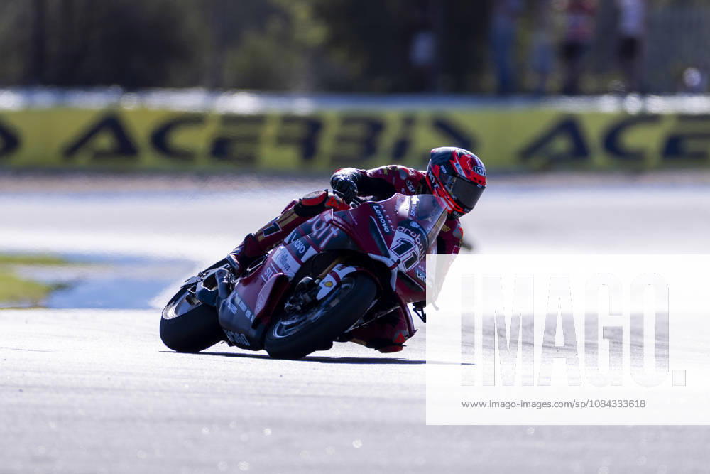 ESTORIL, PORTUGAL - OCTOBER 10: Nicolo Bulega of Italy and Aruba.it Racing - Ducati competes during Race 1 during day two of the World Superbikes Estoril Round at Circuito Estoril on October 10, 2026 in Estoril, Portugal. Cascais Portugal - ZUMAl192 20261010_zsp_l192_116