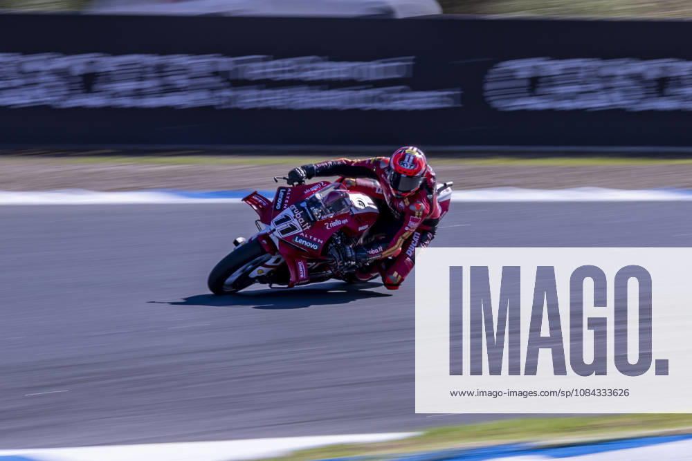 ESTORIL, PORTUGAL - OCTOBER 10: Nicolo Bulega of Italy and Aruba.it Racing - Ducati competes during Race 1 during day two of the World Superbikes Estoril Round at Circuito Estoril on October 10, 2026 in Estoril, Portugal. Cascais Portugal - ZUMAl192 20261010_zsp_l192_120