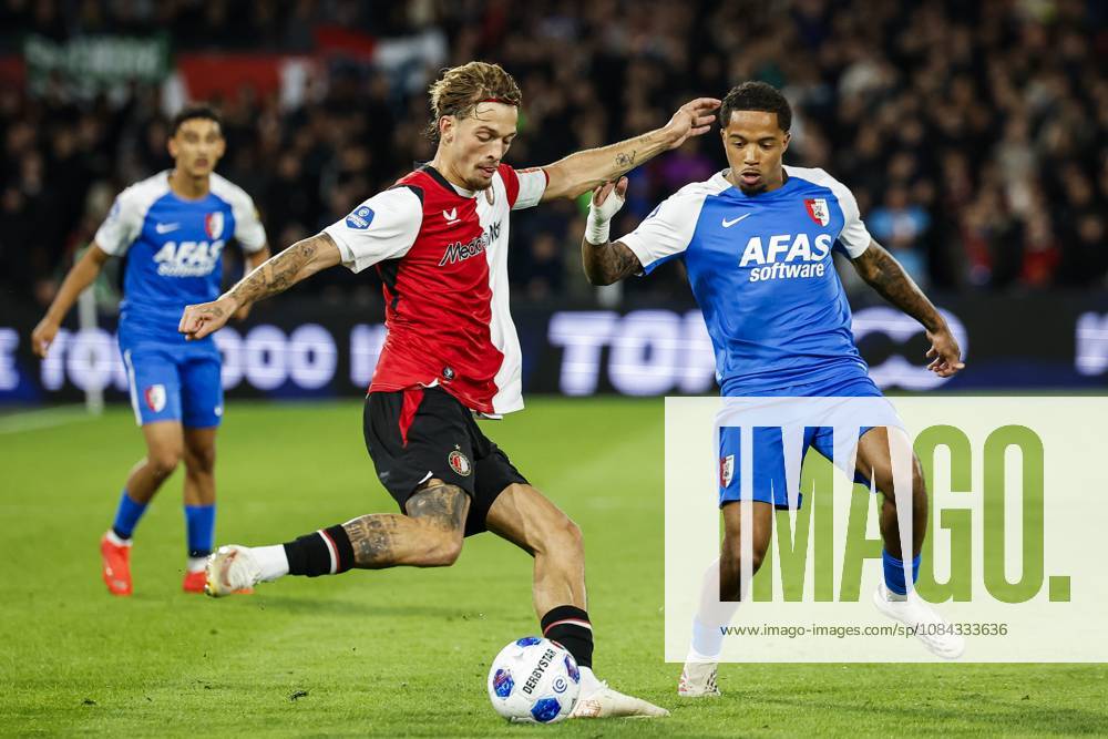 ROTTERDAM - (lr) Luciano Valente of Feyenoord, Elijah Dijkstra of AZ Alkmaar during the Dutch Eredivisie match between Feyenoord and AZ Alkmaar at Feyenoord Stadium De Kuip on 10 October 2026 in Rotterdam, the Netherlands. BAS CZERWINSKI ANP Eredivisie 2026 27 ANPxSportx IVx 572043115 originalFilename: 572043115