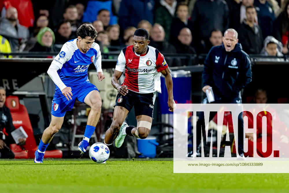 ROTTERDAM AZ Alkmaar defender Mateo Chavez and SC Feyenoord Rotterdam defender Givairo Read during the Vriendenloterij Eredivisie match between Feyenoord and AZ at De Kuip on October 10, 2026, in Rotterdam, the Netherlands. Photo by DeFodi Images