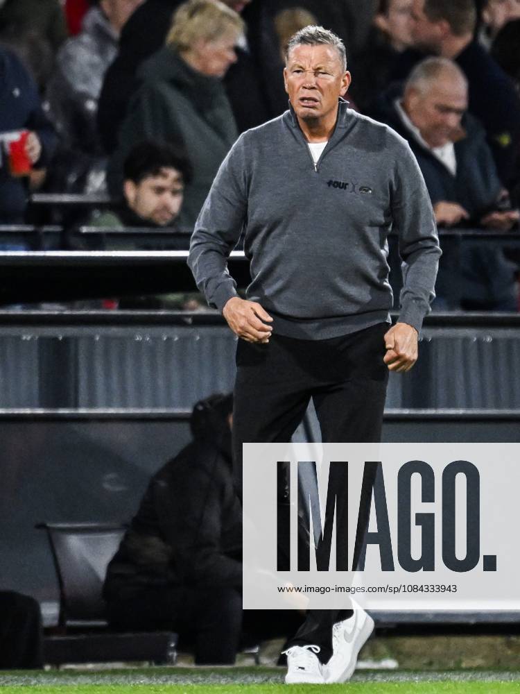ROTTERDAM - AZ Alkmaar coach Lee-Roy Echteld during the Dutch Eredivisie match between Feyenoord and AZ Alkmaar at Feyenoord Stadium De Kuip on October 10, 2026 in Rotterdam, the Netherlands. OLAF KRAAK ANP Eredivisie 2026 27 ANPxSportx IVx 572043916 originalFilename: 572043916