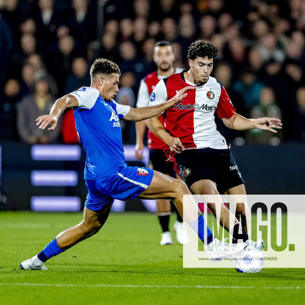 ROTTERDAM: AZ Alkmaar defender Lewis Schouten and SC Feyenoord Rotterdam forward Nacho Ferri during the Vriendenloterij Eredivisie match between Feyenoord and AZ at De Kuip on October 10, 2026, in Rotterdam, Netherlands. Photo by DeFodi Images